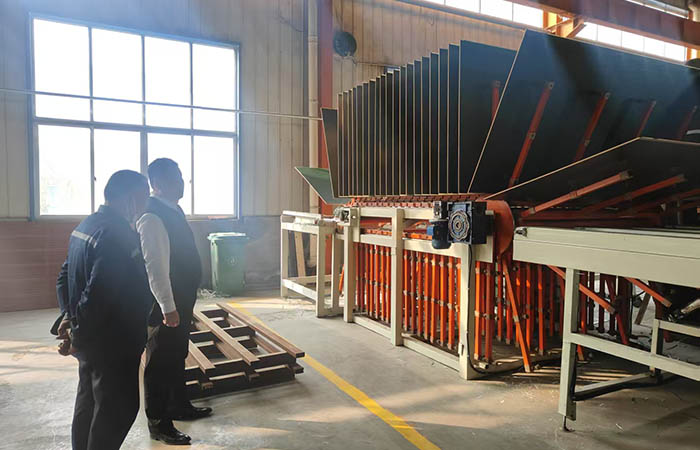 MINGZUN flooring factory warehouse and loading area